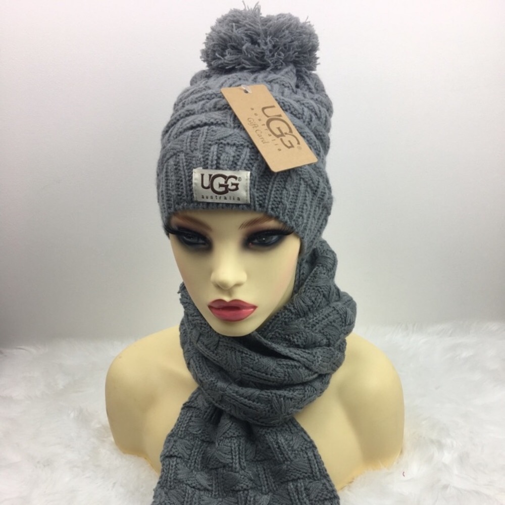 UGG hat and scarf set - Picture 4 of 5